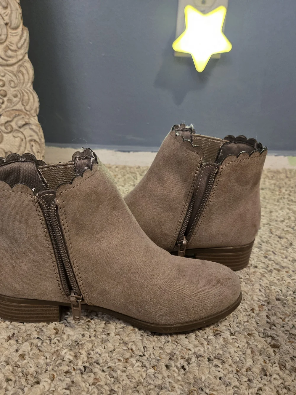 GIRLS -Size 1 :Scalloped Suede Ankle Boots with Glitter Inset - Taupe
